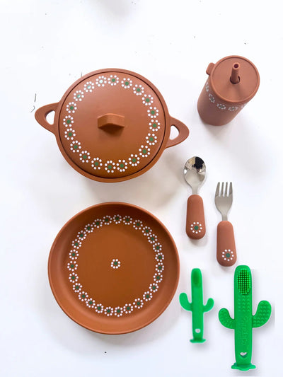 The Barro feeding set with the Nopal first toothbrush